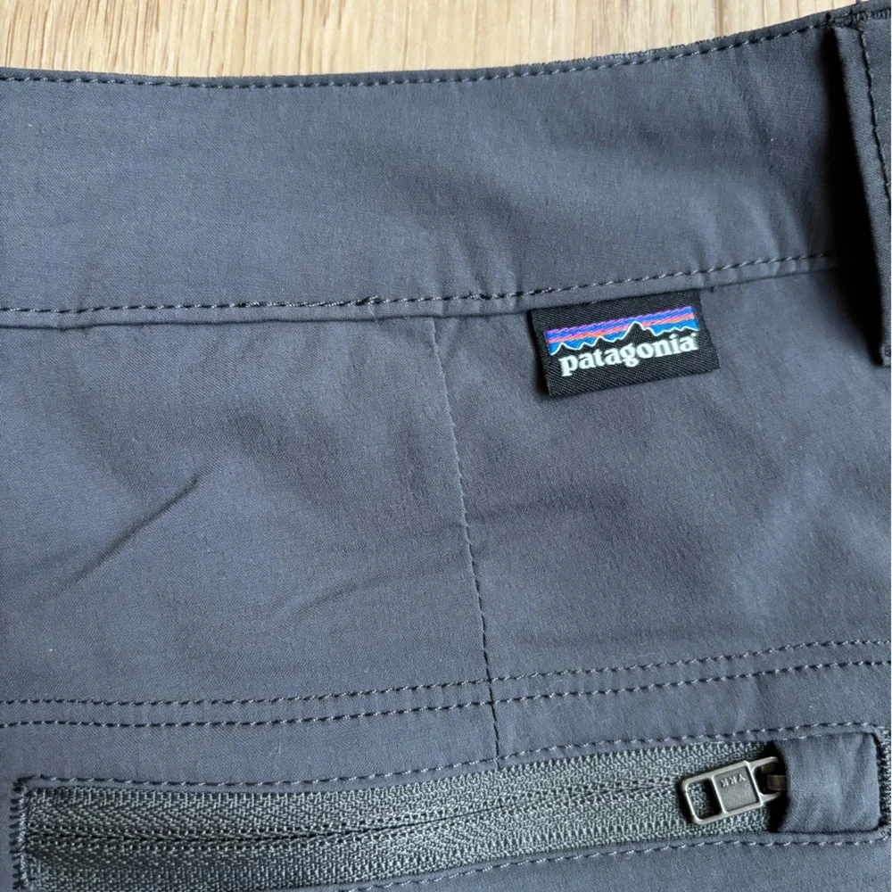Patagonia Women’s Quandary Hiking Shorts Gray Nylon Stretch Outdoors 5" - Picture 2 of 8